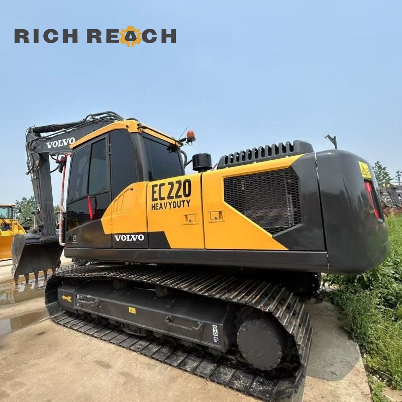 Bucket attachment – 2024 Volvo EC220 crawler excavator $32,200